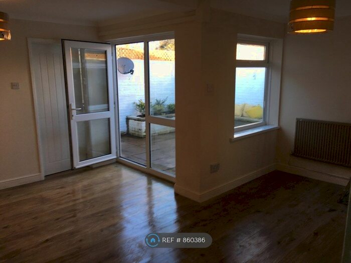 2 Bedroom Bungalow To Rent In Bridgend, Bridgend CF31