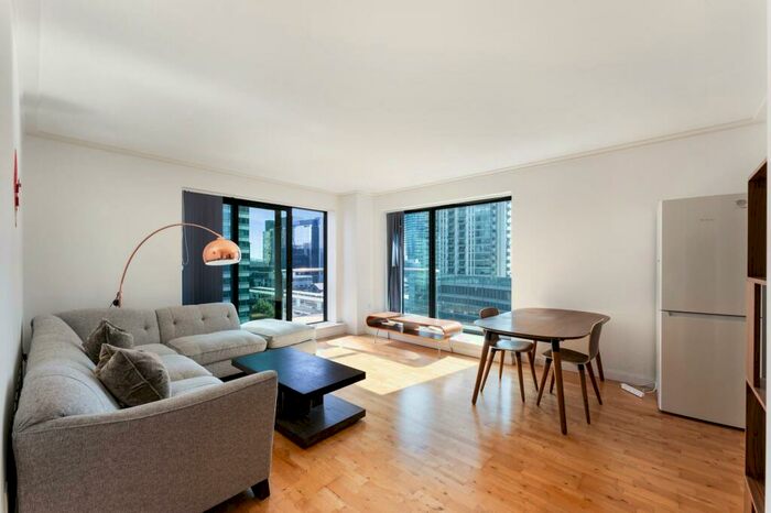 2 Bedroom Apartment To Rent In Discovery Dock East, South Quay Square, Canary Wharf, London, E14