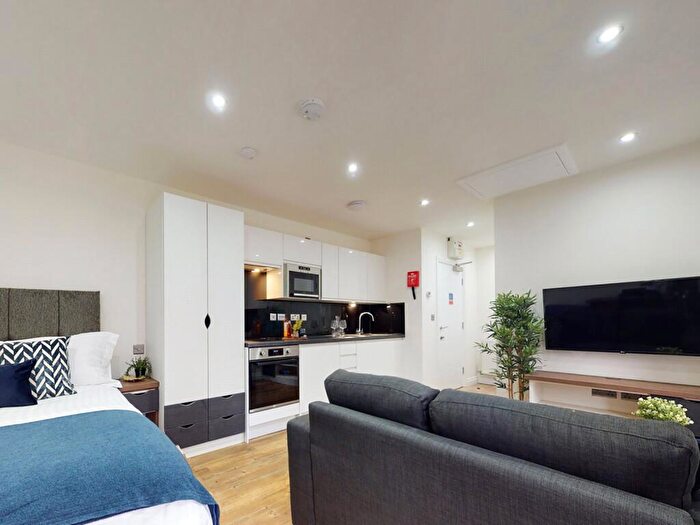 Apartment To Rent In Flat, Hyde Terrace #, LS2