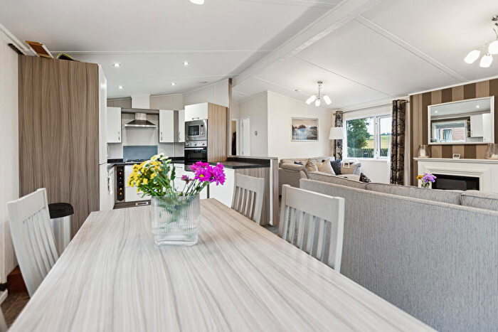 2 Bedroom House For Sale In Juno Lodge, Alloa, FK10
