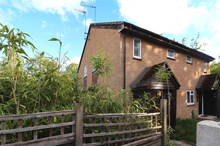 1 Bedroom End Of Terrace House For Sale In Hawkswell Walk, Woking, Surrey, GU21