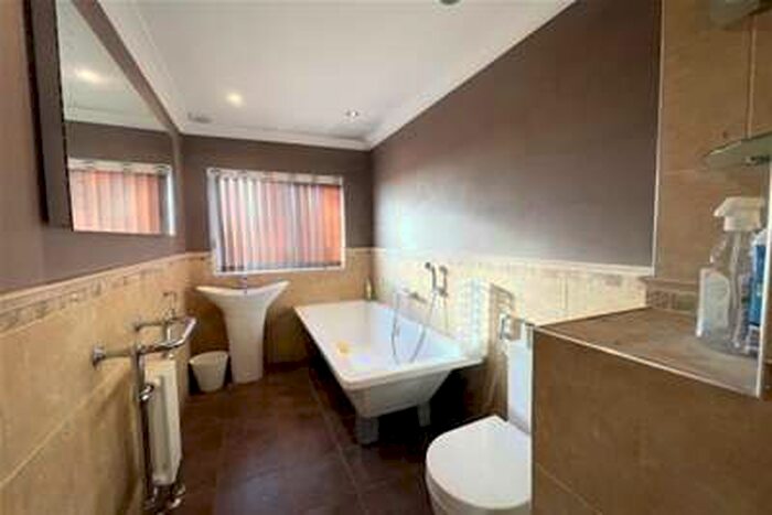 4 Bedroom House To Rent In Longview Way RM5