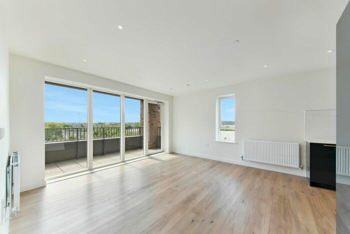 2 Bedroom Flat To Rent In Blenheim Mansions, Clarendon, London, N8