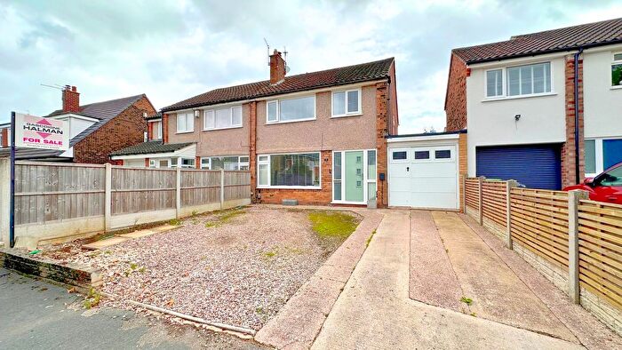 3 Bedroom Semi-Detached House For Sale In Chestnut Drive, Poynton, SK12