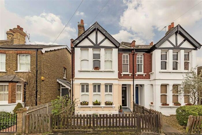 1 Bedroom Flat To Rent In Sunnyside Road, Teddington, TW11