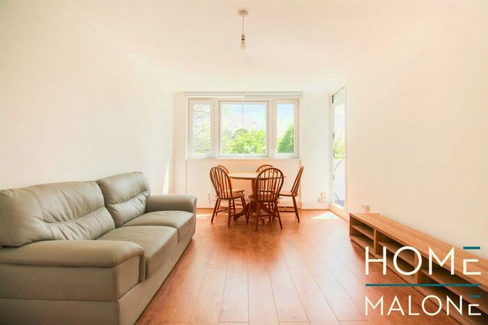 3 Bedroom Flat To Rent In King Square, London, EC1V