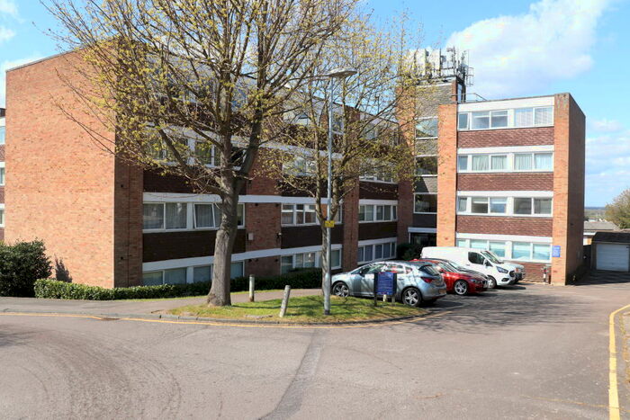 2 Bedroom Flat To Rent In Billericay, CM12