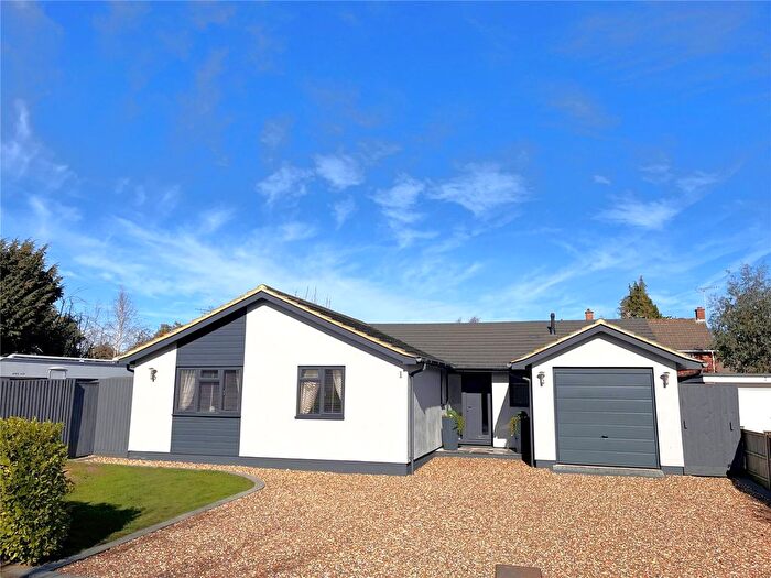 3 Bedroom Bungalow For Sale In Gillotts Close, RG9