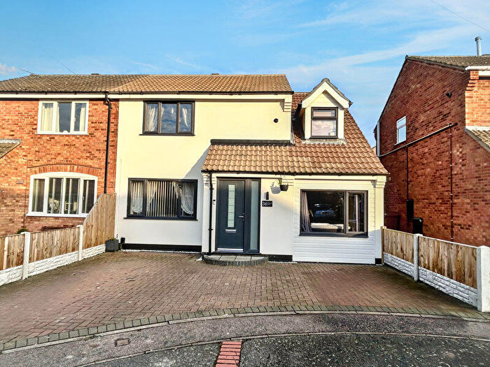 5 Bedroom Semi-Detached House For Sale In Clover Way, Bradwell, NR31