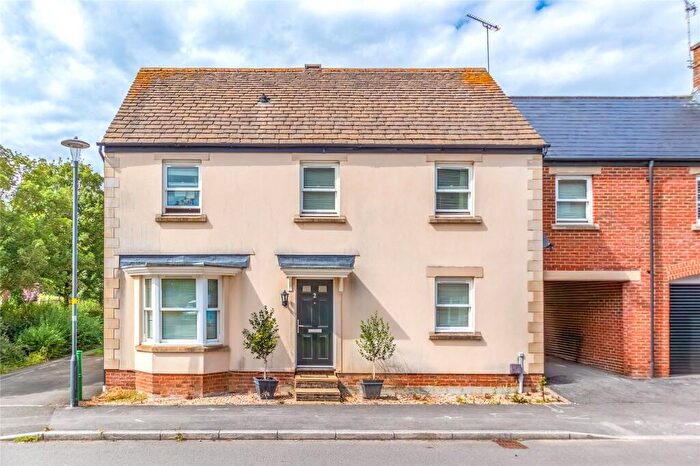 4 Bedroom End Of Terrace House For Sale In Dunley Close, Redhouse, Swindon, Wiltshire, SN25