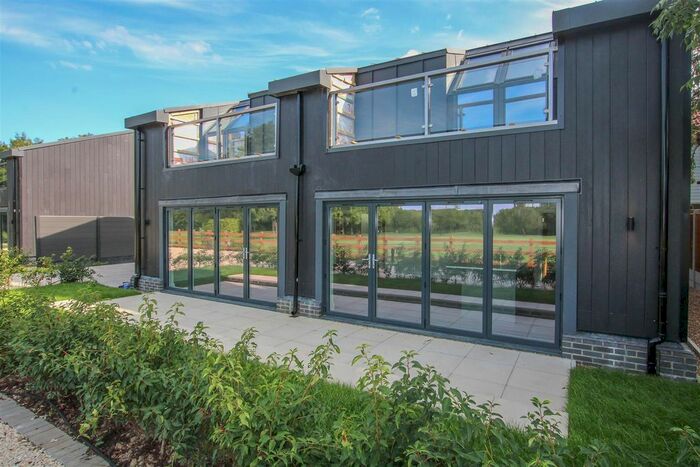 4 Bedroom Property To Rent In The Fairway, Ashwells Road, Brentwood, CM15