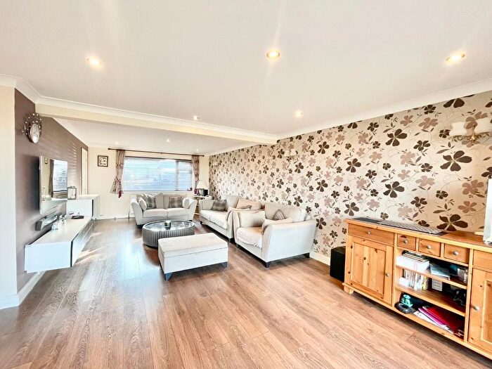 4 Bedroom Detached House For Sale In Gilman Crescent, Windsor, SL4