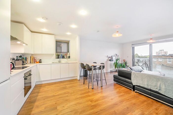 3 Bedroom Flat To Rent In Burke House, Dalston Square, E8