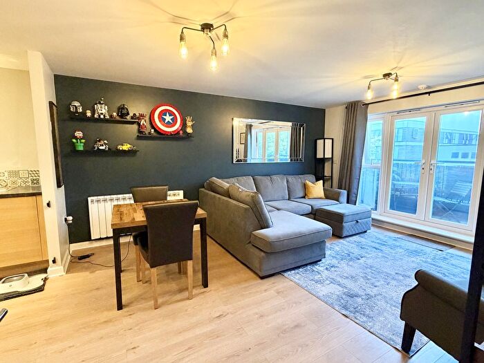 2 Bedroom Flat For Sale In Avenel Way, Poole, BH15