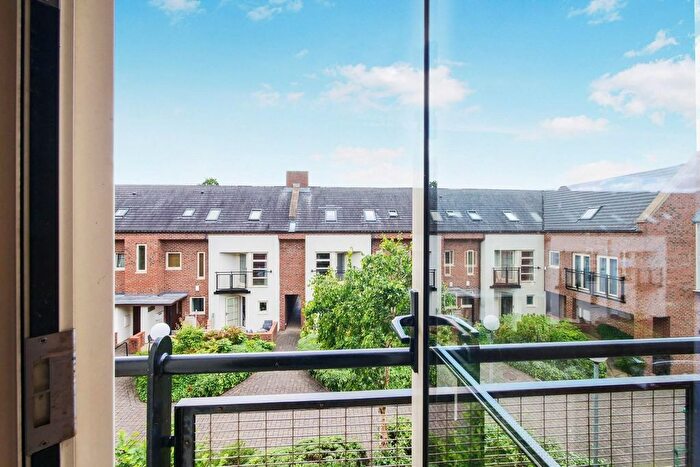 2 Bedroom Flat For Sale In Lawrence Square, York, YO10