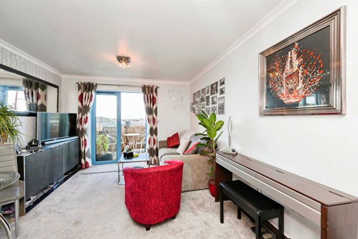 1 Bedroom Apartment For Sale In Sturlas Way, Waltham Cross, EN8