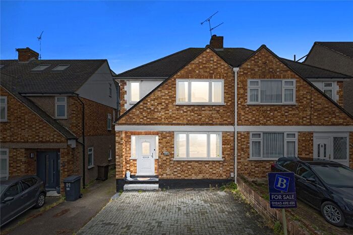 3 Bedroom Semi-detached House For Sale In Hillside Grove, Chelmsford, Essex, CM2