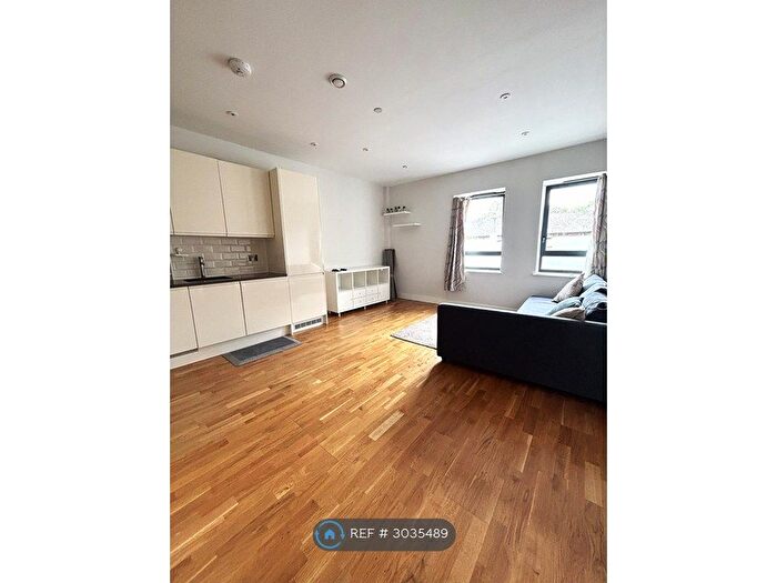 1 Bedroom Flat To Rent In Wyvern House, Camberley, GU16