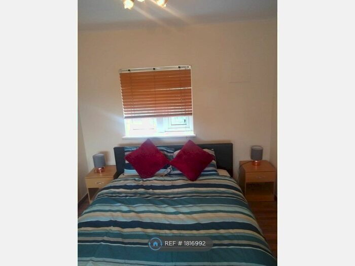 1 Bedroom Property To Rent In Norbroke Street, Hammersmith, W12