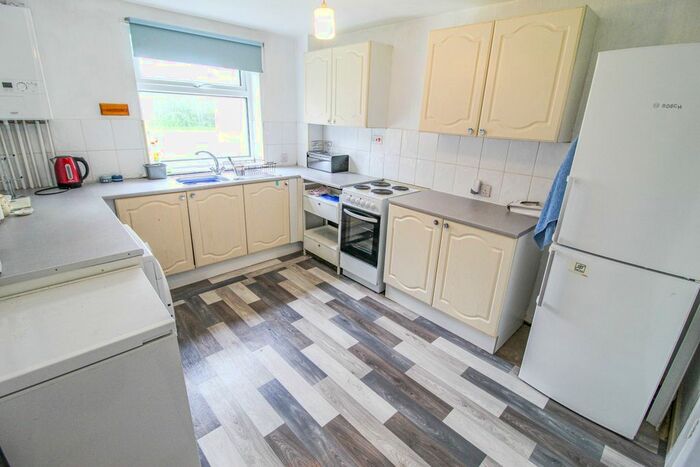 2 Bedroom Flat To Rent In Trencherbone, Radcliffe, Manchester, M26