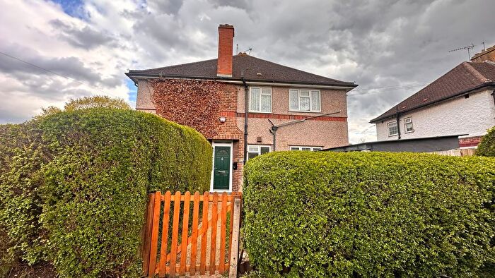 2 Bedroom Maisonette For Sale In Burns Avenue, Feltham, TW14