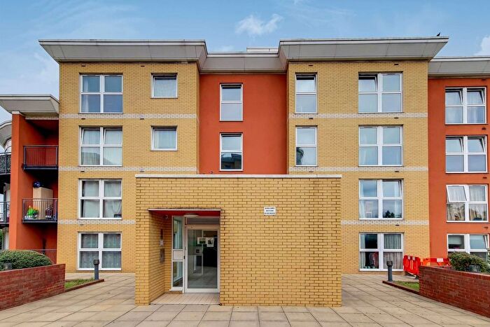 2 Bedroom Flat To Rent In Monarch Way, Newbury Park, Ilford, IG2