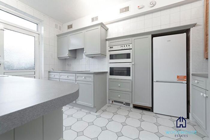 2 Bedroom Maisonette To Rent In Orchid Road, London, N14