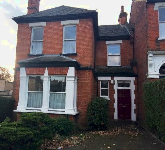 1 Bedroom Flat To Rent In Queen Mary Avenue, London E18