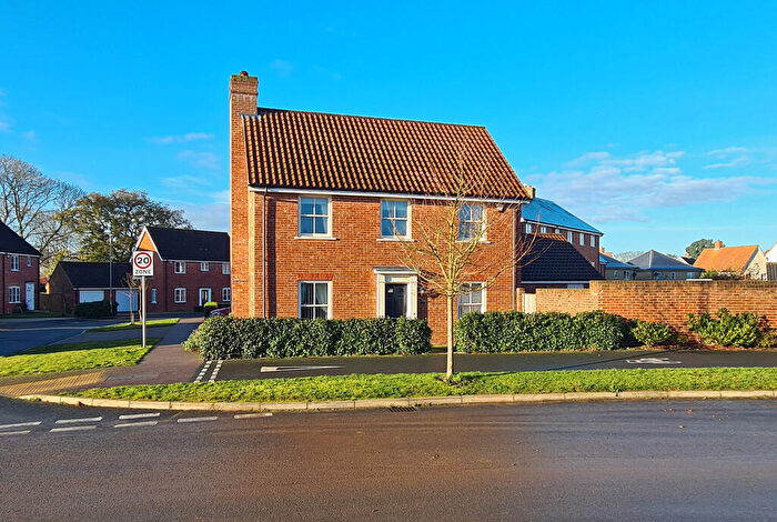 4 Bedroom Link Detached House For Sale In Hornbeam Road, North Walsham, NR28