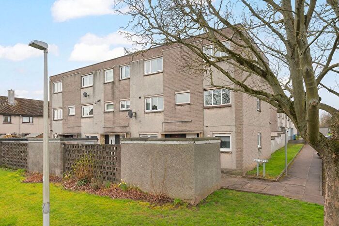 2 Bedroom Maisonette For Sale In Primrose Lane, Rosyth, KY11