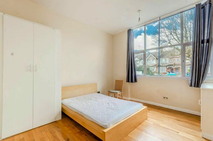 1 Bedroom Flat To Rent In Lordship Lane, East Dulwich, London, SE22