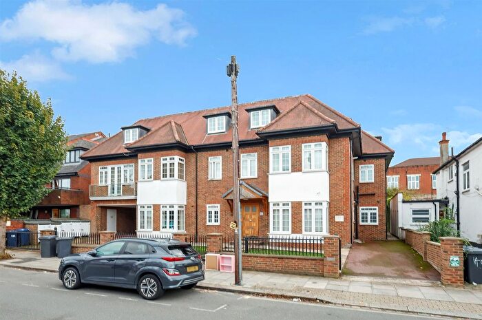 2 Bedroom Flat To Rent In Beechcroft Avenue, London, NW11