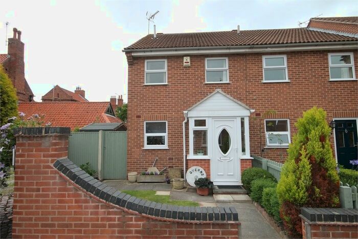 2 Bedroom End Of Terrace House To Rent In Pelham Close, Newark, Nottinghamshire., NG24