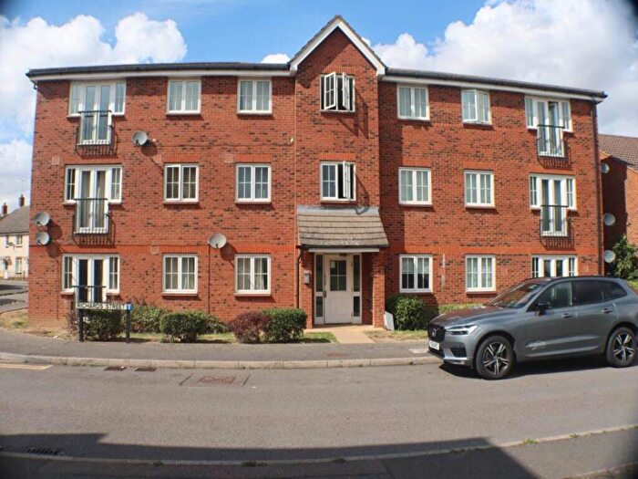 2 Bedroom Flat To Rent In Richard Street, Hatfield, Hertfordshire, AL10