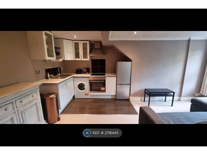 2 Bedroom Flat To Rent In Leigham Vale, London, SW16