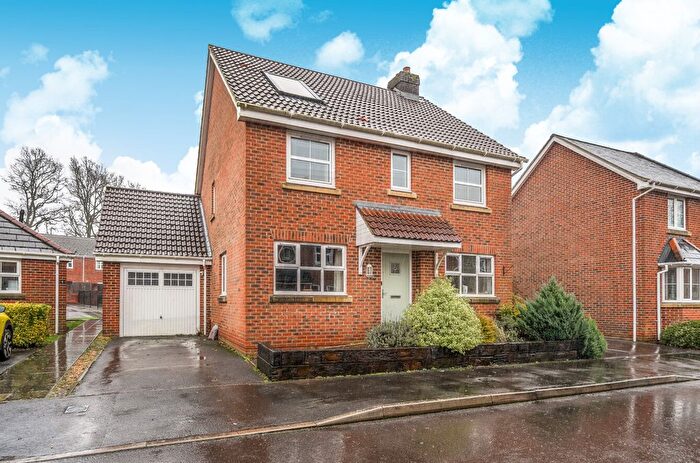 4 Bedroom Detached House For Sale In Pheasant Close, Four Marks, Alton, Hampshire, GU34
