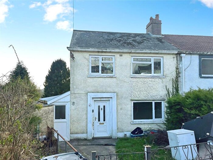3 Bedroom Semi-Detached House For Sale In Heol Philip, Lower Cwmtwrch, Swansea, Powys, SA9