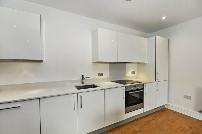2 Bedroom Apartment To Rent In Gunmakers Lane, London, E3