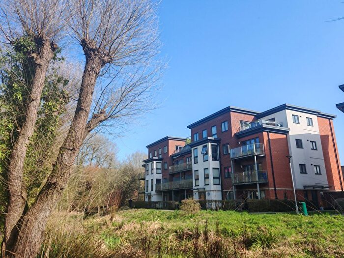 2 Bedroom Flat To Rent In Bartlett Crescent, High Wycombe, HP12