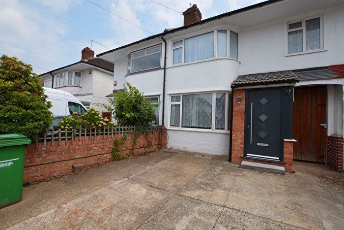 3 Bedroom Semi-Detached House To Rent In Lewins Way, Slough, SL1