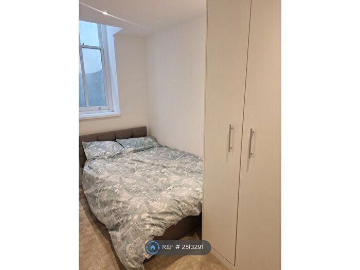 3 Bedroom Flat To Rent In New Cross Rd, SE14