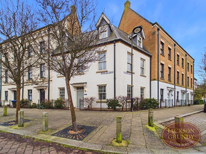 4 Bedroom Town House For Sale In Clickers Place, Upton, NN5