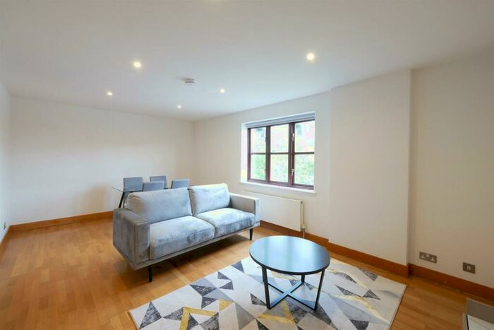 2 Bedroom Apartment To Rent In Kingsley Mews, Wapping Lane, E1W