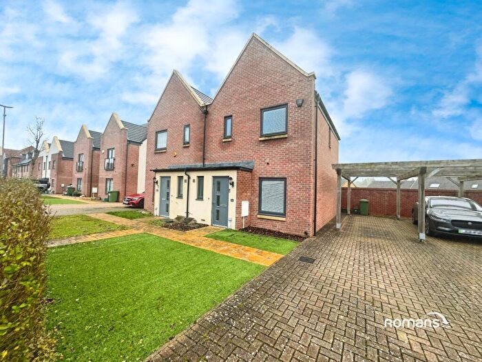 3 Bedroom Semi Detached House For Sale In Trinity Way, Basingstoke, Hampshire, RG24