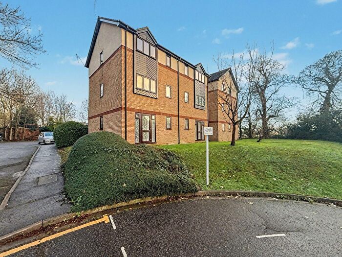 1 Bedroom Property For Sale In Studio Flat, Bullrush Grove, Uxbridge, UB8