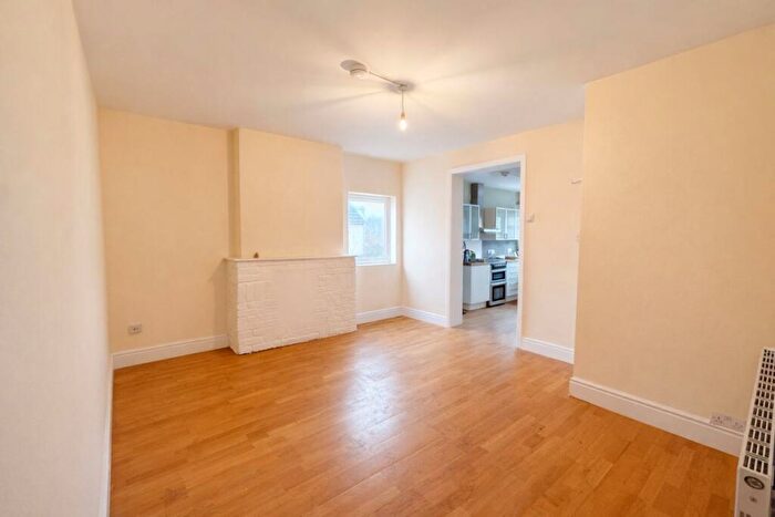 2 Bedroom Apartment To Rent In West Wycombe Road, HP12