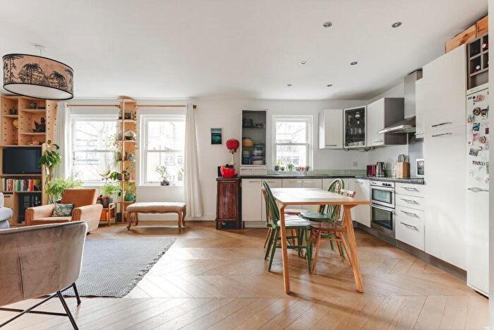 2 Bedroom Apartment For Sale In Albion Road, Stoke Newington, London, N16