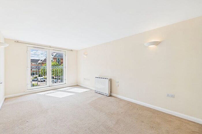 2 Bedroom Flat To Rent In Farnborough Road, Farnborough, Hampshire, GU14