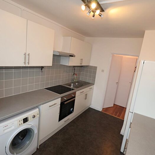 2 Bedroom Flat To Rent In Murray Grove, London, N1
