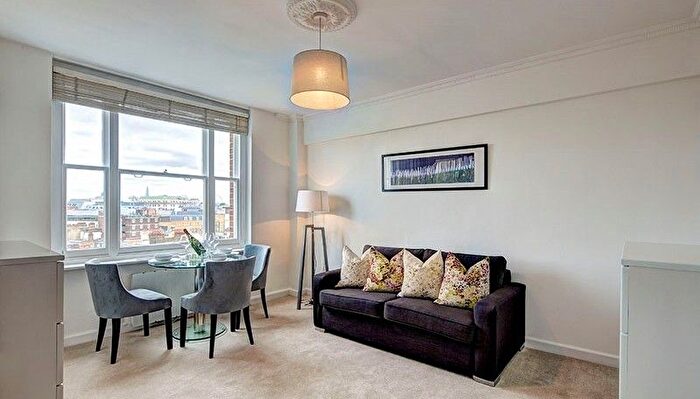 1 Bedroom Flat To Rent In Flat, Hill Street, London, W1J